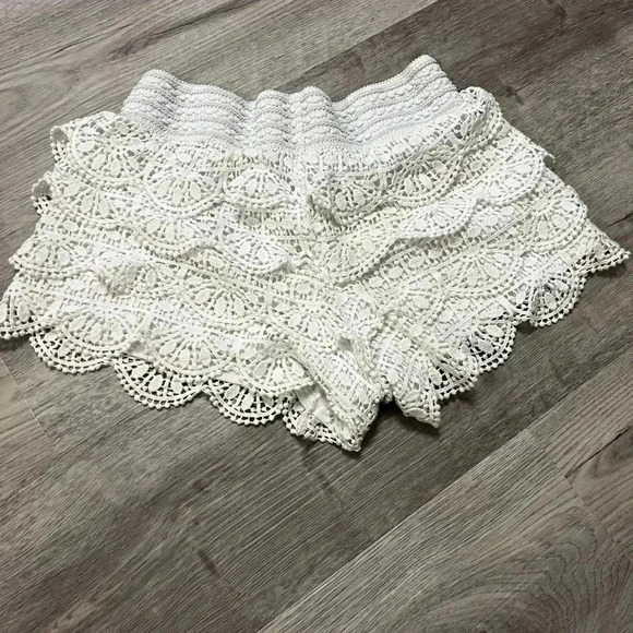 Rewind Lace shorts - Picture 3 of 4